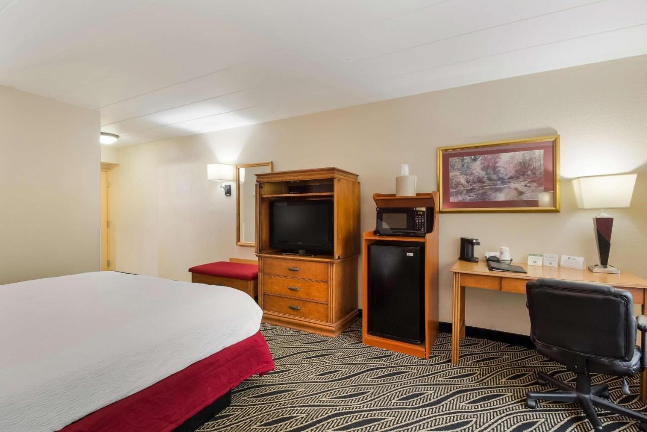 Western Braddock Hotel